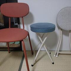 イケアのイスと折りたたみイス2脚