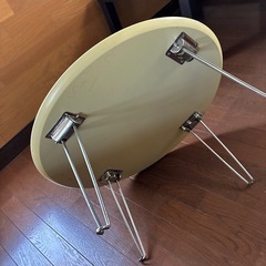 丸型テーブルの画像