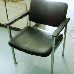 【ご成約済】オフィスで来客用に使っていた肘掛け椅子　2脚セット