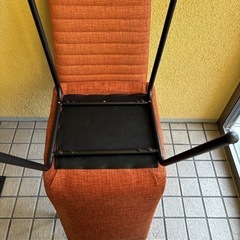 ダイニングチェア 椅子　2脚　オレンジ色の画像