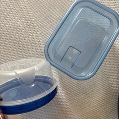 【訳ありのため激安フライパンとタッパー】の画像