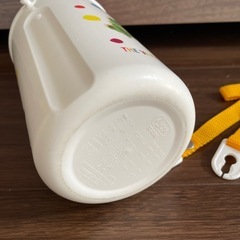 はらぺこあおむし 水筒の画像