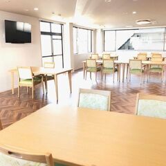 髪型髪色自由💇‍♀️ネイル、ピアスOK💅／住宅型有料老人ホーム／介護職員／正社員／神奈川県川崎市の画像