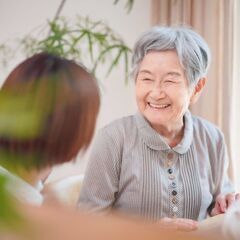 髪型髪色自由💇‍♀️ネイル、ピアスOK💅／住宅型有料老人ホーム／介護職員／正社員／神奈川県川崎市の画像