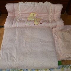 旧タイプの既製品のベビー布団・子供布団をお持ちの方で、お譲りいた...