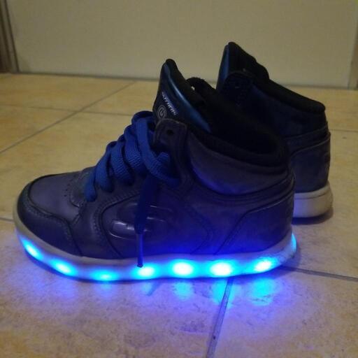 SKECHERS 17cm　充電/光る