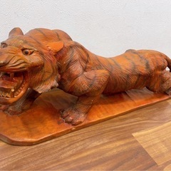 木彫りの虎