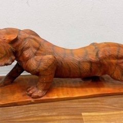 木彫りの虎の画像