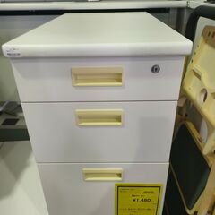 オフィス用品　キャビネット　ホワイト