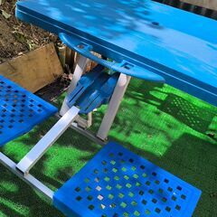 折りたたみキャンプテーブルセット テーブル・チェア一体型 ピクニックテーブル 4人用 耐荷重性 傘穴付き 軽量 ポータブル アルミ レジャーテーブル アウトドア キャンプ バーベキュー用 (青)の画像