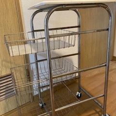三段ラックの画像