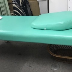 施術ベッドの画像