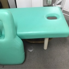 施術ベッドの画像