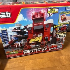 取引中です！トミカ　無線でピピッと出動指令！変形ファイヤーステーション　　の画像