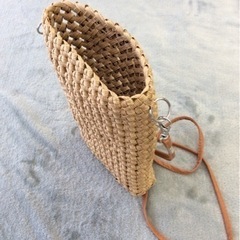 【値下げしました】サコッシュ　スマホホルダー　収納かごの画像