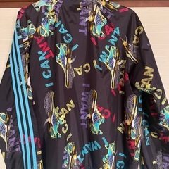 adidasブルゾンの画像