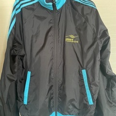 adidasブルゾンの画像