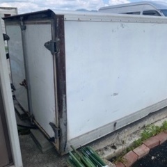 トラックの箱 倉庫の画像