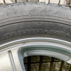 175/65R15  84Q  スタッドレスタイヤの画像