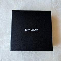 EMODA ファスナー二つ折り財布の画像