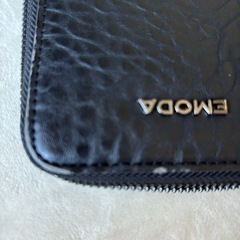 EMODA ファスナー二つ折り財布の画像