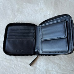 EMODA ファスナー二つ折り財布の画像