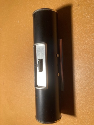 スマホ接続スピーカー。電源ケーブル付き。