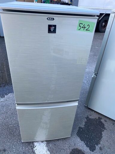北九州市配送設置✨NO 542シャープ SHARP 冷蔵庫（137L・右開き） ゴールド系 高濃度プラズマクラスター7000 つけかえどっちもドア SJ-PD14T-N