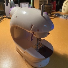 ミニミシン。電源コード付き。フットスイッチ付き。の画像