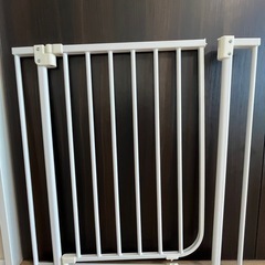 日本育児✨ベビーズゲイト✨取付幅73-90cmの画像
