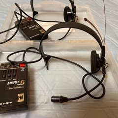 トランシーバー2個セット。新品電池を交換しました。動作確認済み。 ケース付き。の画像