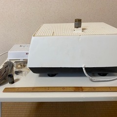 ステンドグラスのガラスの切り口を滑らかにするルーターとガラスいろいろ。の画像