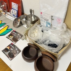再募集！！ 雑貨色々まとめて　ポケモンカード、未使用カリタコーヒーグラインダー、コーヒードリッパーなど追加しました！10月11日限り、取りに来ていただける方　　 碁石3キロくらい　碁笥　赤い漆の和盆　金属三層缶　傘入れ　などなど　お渡しまでの間にちょっとアイテム増えます。の画像