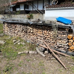 岡山県産　クヌギ　コナラ　サクラなど ミックス　薪ストーブ キャンプ 広葉樹　軽トラ一杯　乾燥の画像
