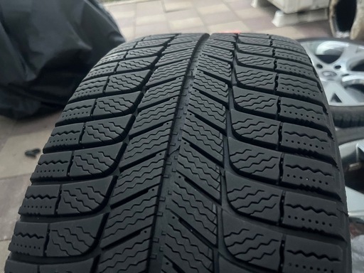 早い者勝ち！モデリスタ　スタッドレスタイヤ245/40R19　