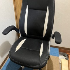 デスクチェア黒の画像