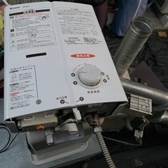 3点　でヒーター、給湯器(キッチン用　と　溶室用)の画像