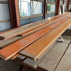 長い板材（サネ付き表面仕上げ無し）の画像
