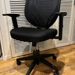 メッシュバックのワーキングチェア