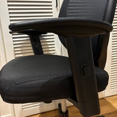 メッシュバックのワーキングチェアの画像