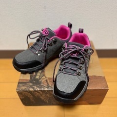 【新品！】トレッキングスニーカーの画像
