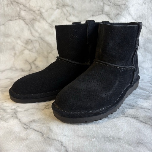 【新品】UGG スエードショートブーツ　23㎝