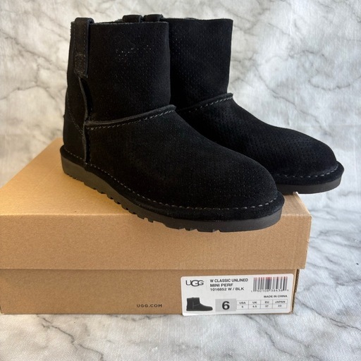 【新品】UGG スエードショートブーツ　23㎝