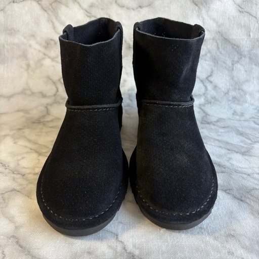 【新品】UGG スエードショートブーツ　23㎝