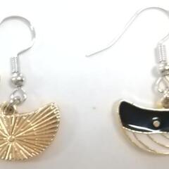 ハンドメイド　ピアス　クジラ　紺色の画像