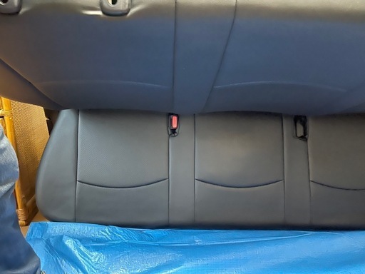 ハイエースワイドリアシートとカバーとパネル付き