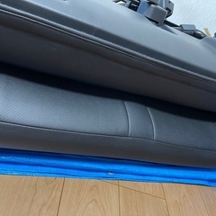 ハイエースワイドリアシートとカバーとパネル付きの画像