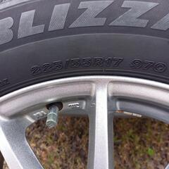 VRX3　225/55R17　スタッドレスタイヤの画像