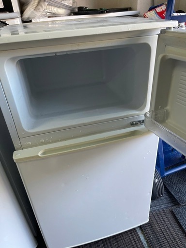 配送可能　保証付き HERBRelax　YRZ-C09B1　ヤマダ電機オリジナル　直冷式冷蔵庫　(90L)