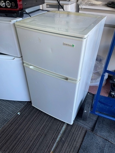 配送可能　保証付き HERBRelax　YRZ-C09B1　ヤマダ電機オリジナル　直冷式冷蔵庫　(90L)